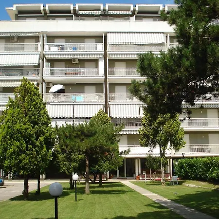 Apartment In Veneto With Pool & Terrace Porto Santa Margherita di Caorle